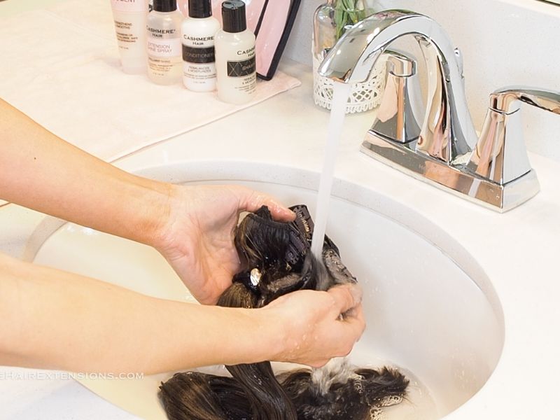 Proper washing and storing clip-ins extensions to keep its lifespan last