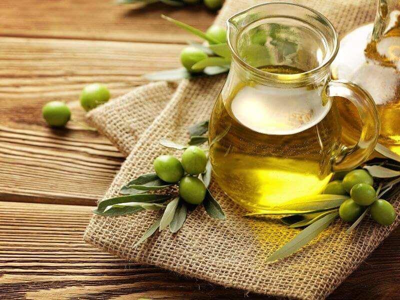 Olive oil prevent tangle and damage from bad effects 