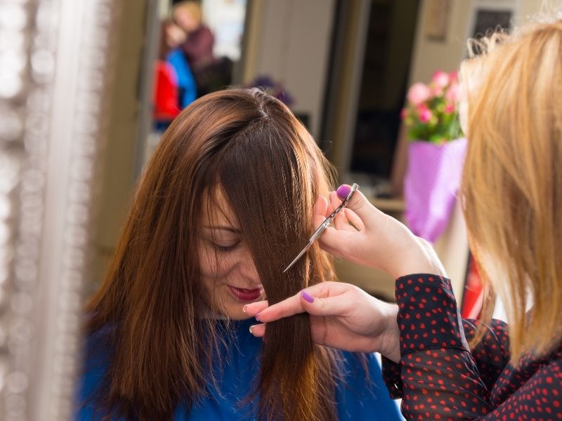 Trim your hair bangs regularly to prevent greasy 