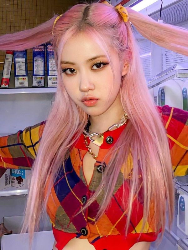 Rosé's Pink and Blonde Highlights 