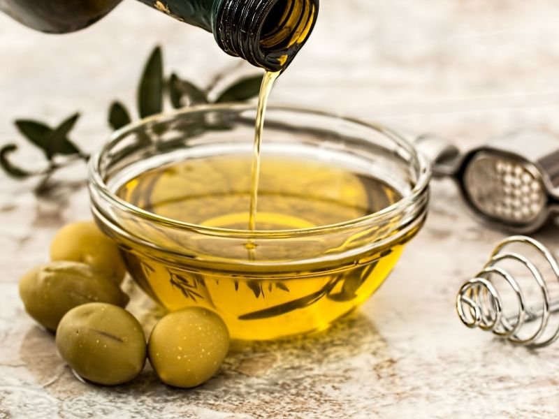 Use olive oil to remove hair dye off