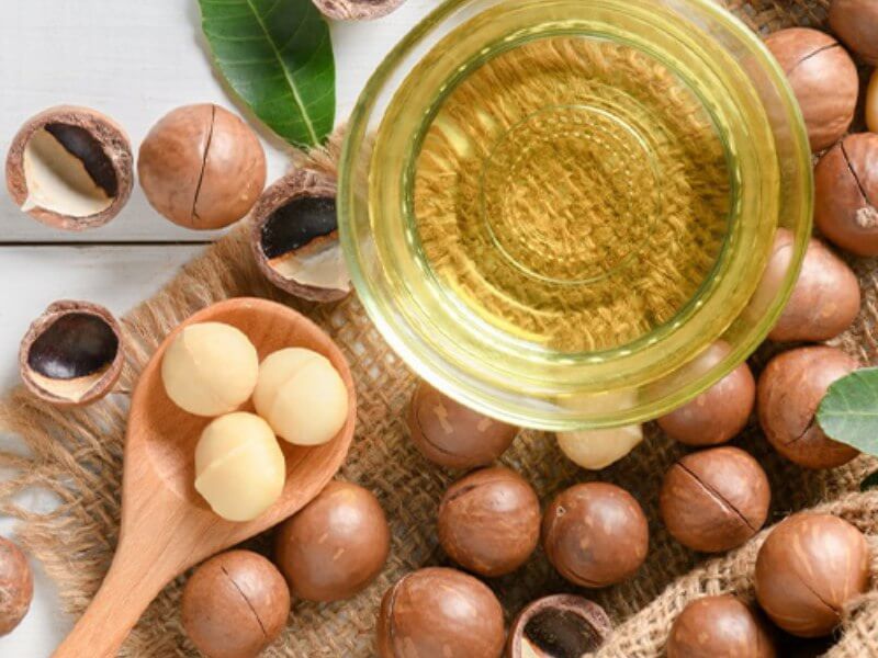 Macadamia nut oil is a lightweight oil that is easily absorbed by the hair