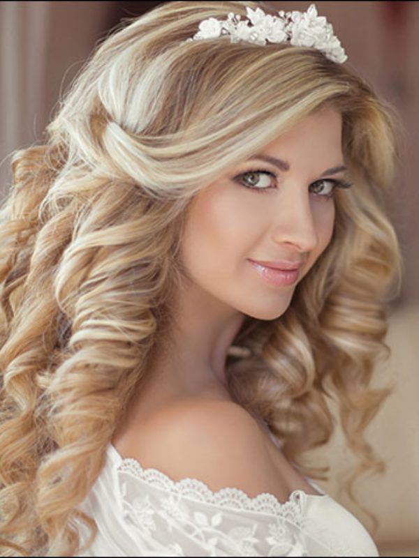 Embracing your natural curls on your wedding day can create a truly stunning look