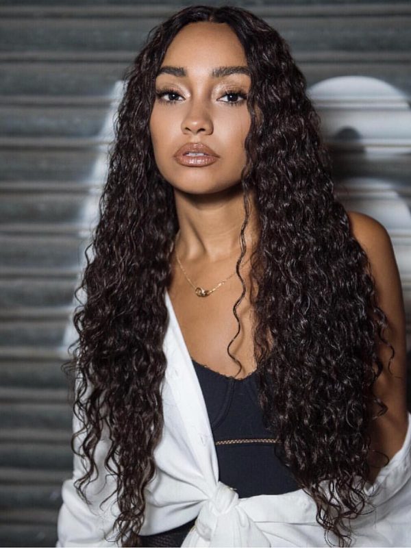 It emphasizes the richness of dark hair while highlighting each curl’s definition