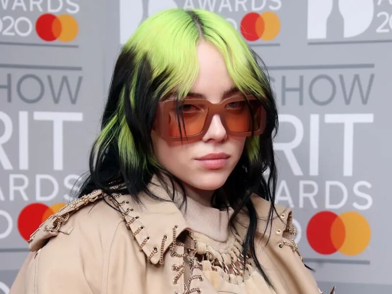 Billie Eilish hairstyles: two-tone shag