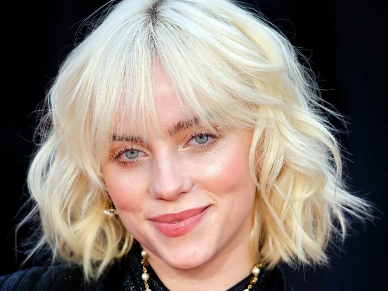 Billie Eilish hairstyles: Short blond hair with bangs